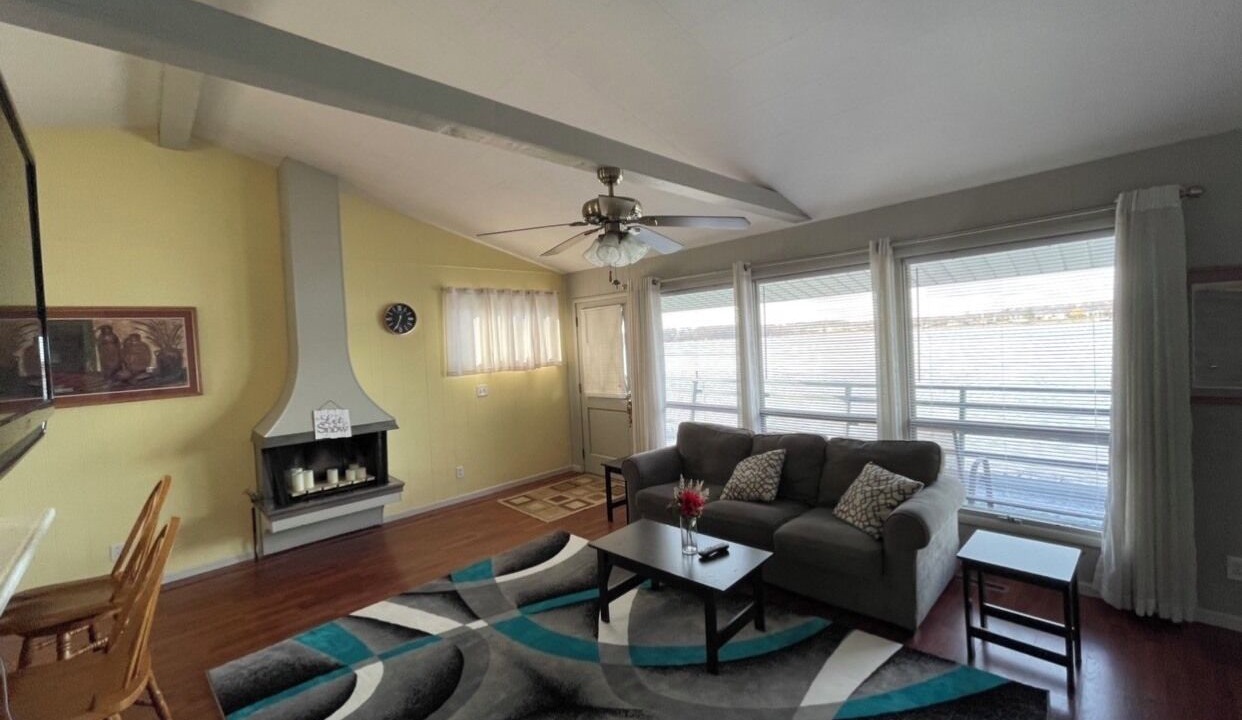 Photo of Livingroom in East Moline