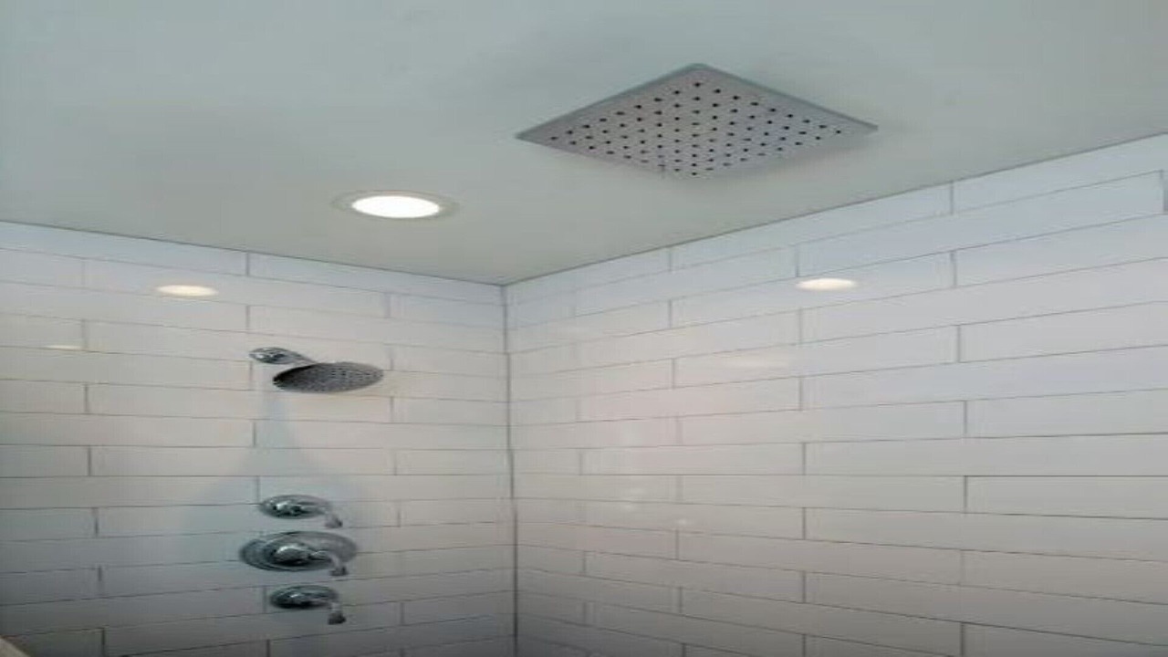 Photo of Bathroom in Wrigleyville