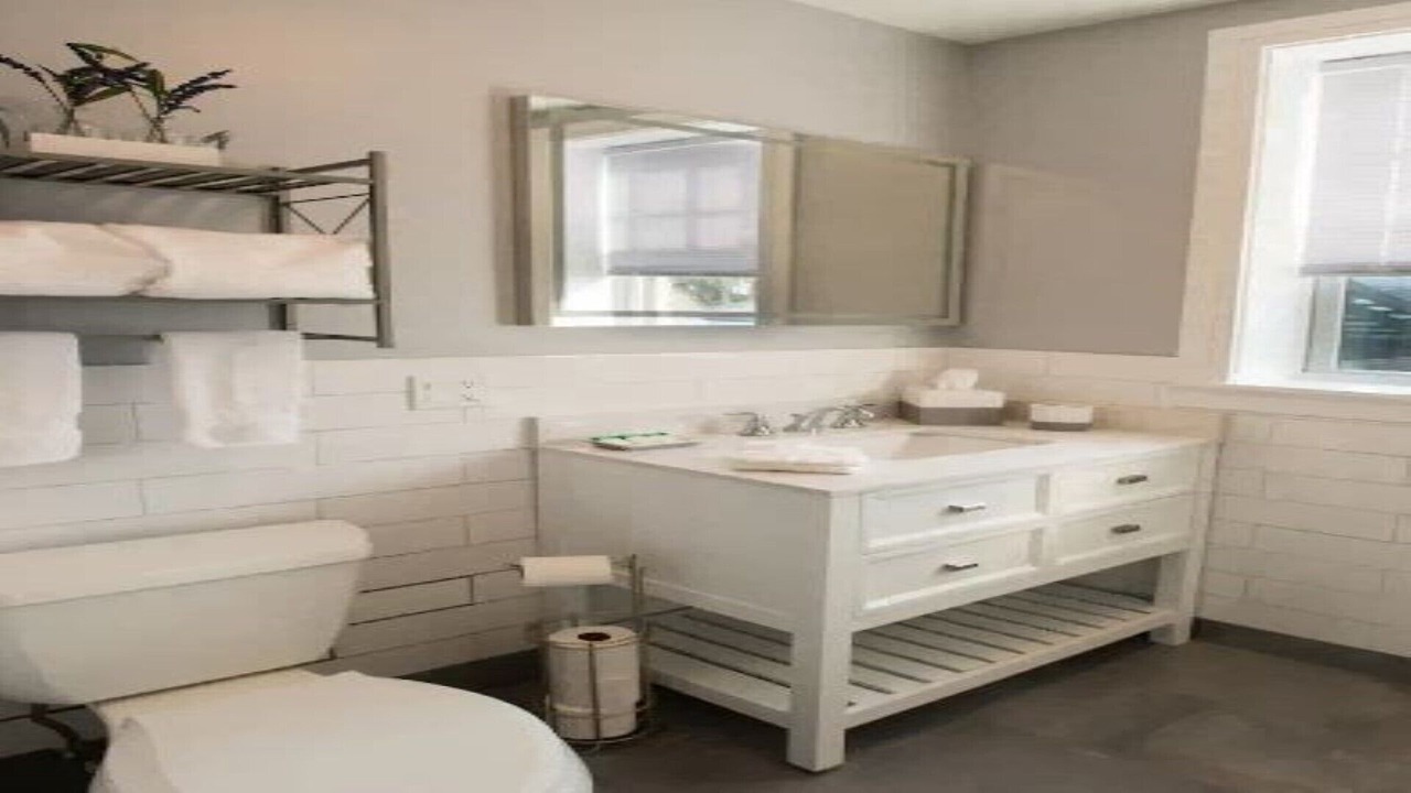 Photo of Bathroom in Wrigleyville