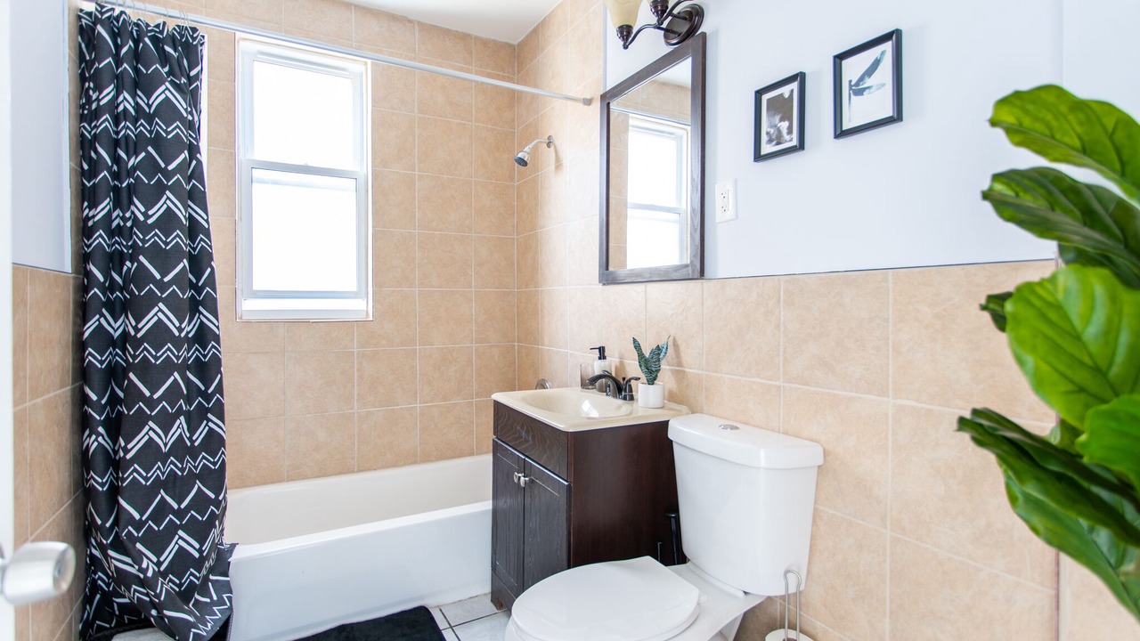 Photo of Bathroom in Logan Square