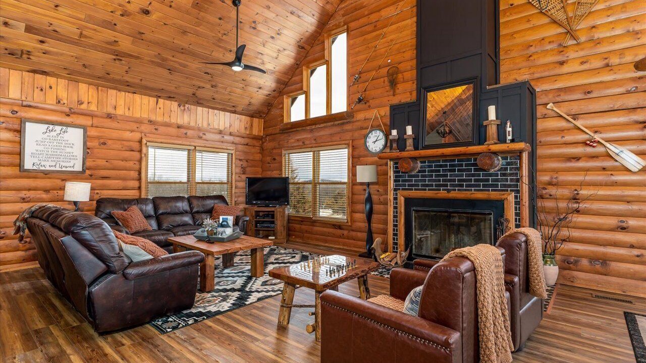 Photo of Livingroom in Apple River