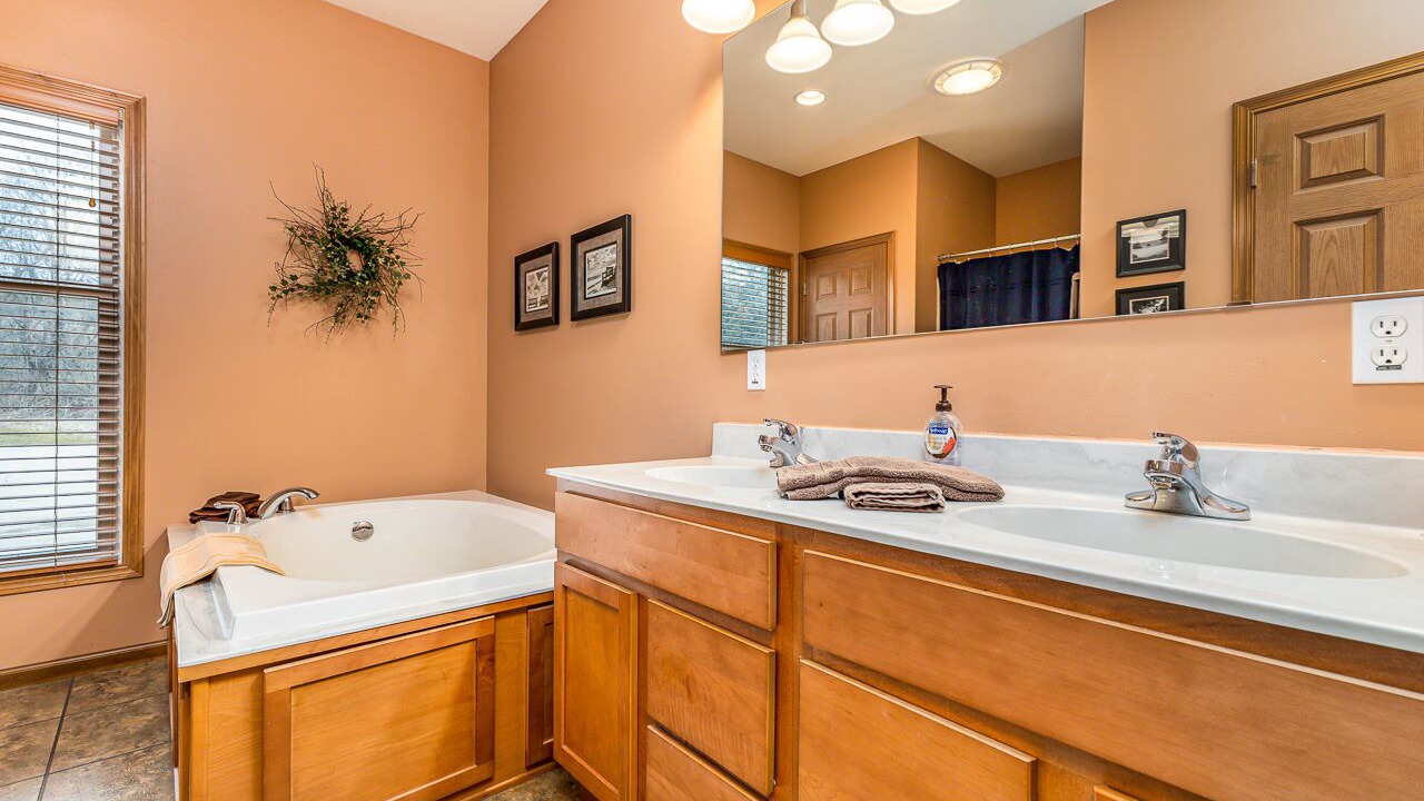 Photo of Bathroom in The Galena Territory