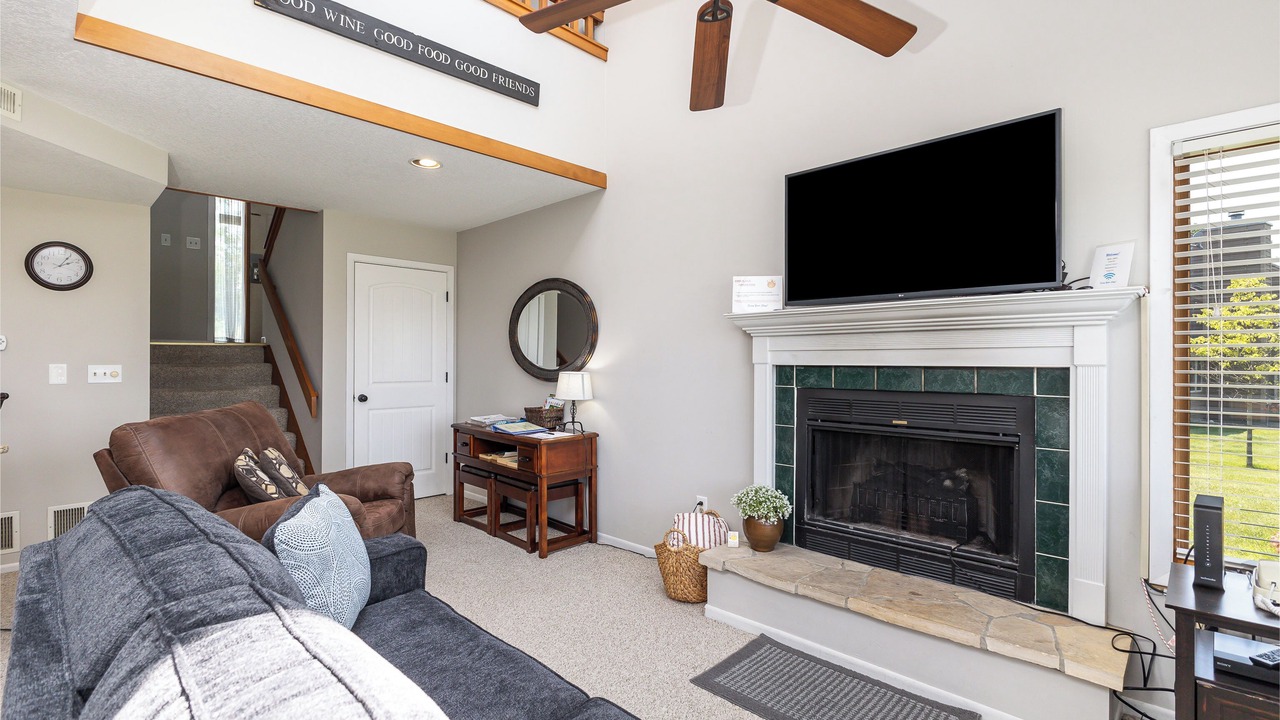 Photo of Livingroom in The Galena Territory