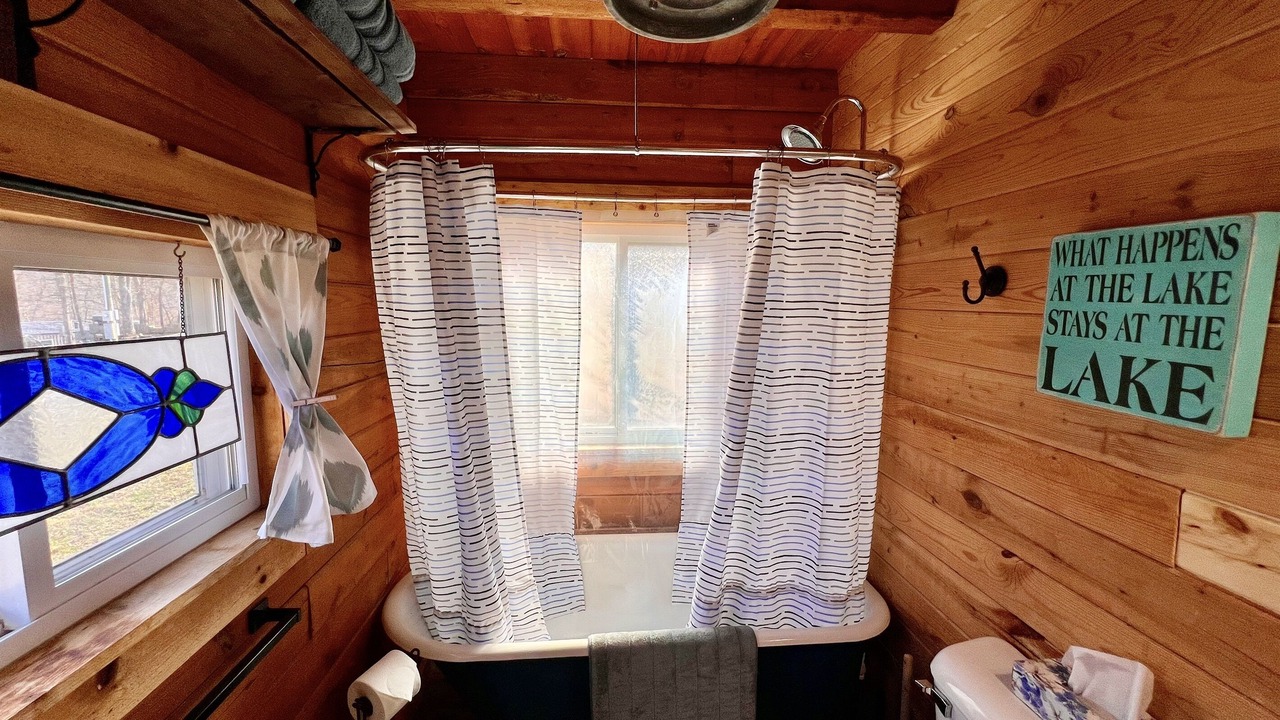 Photo of Bathroom in Goreville