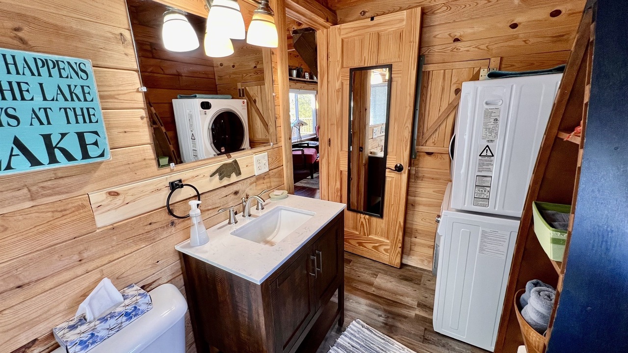 Photo of Bathroom in Goreville