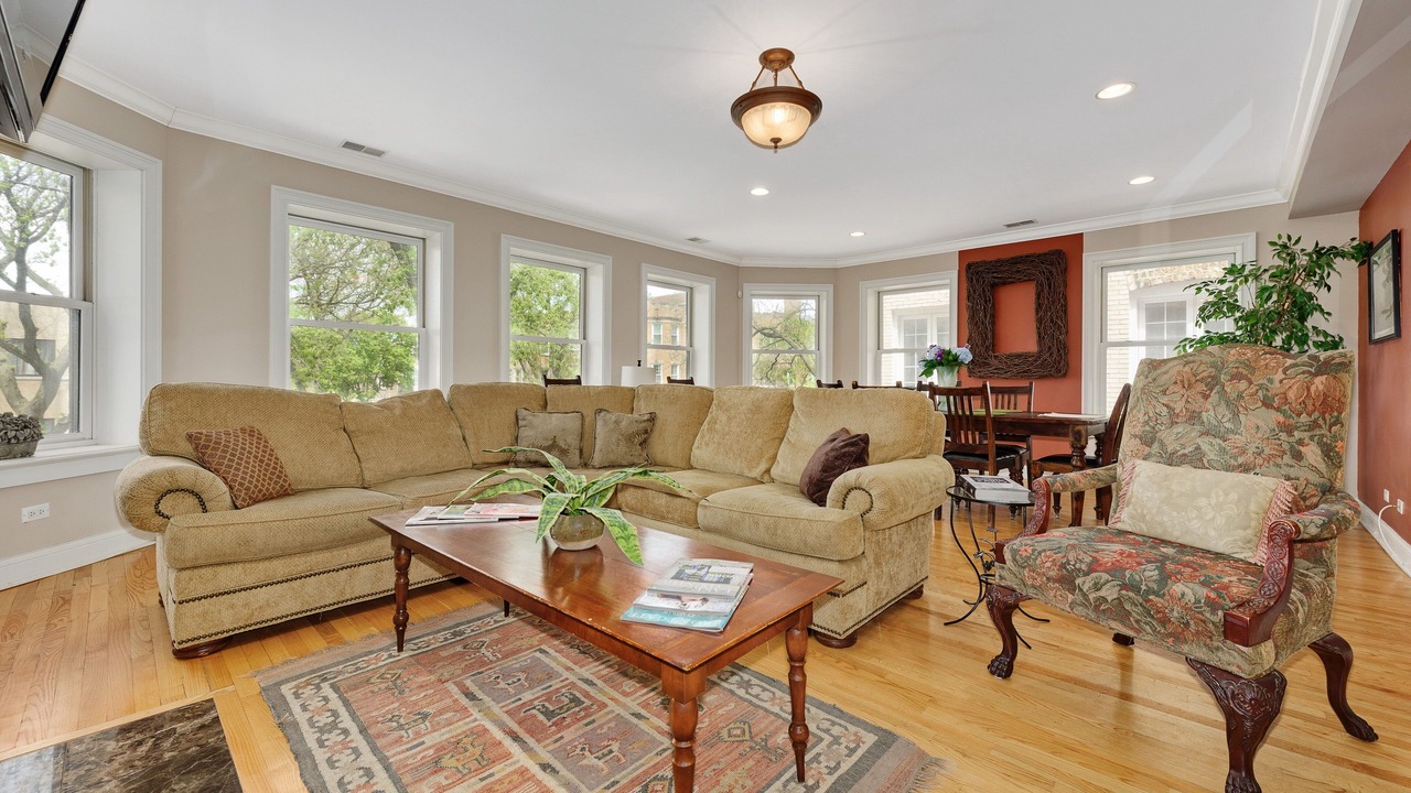 Photo of Livingroom in Rogers Park