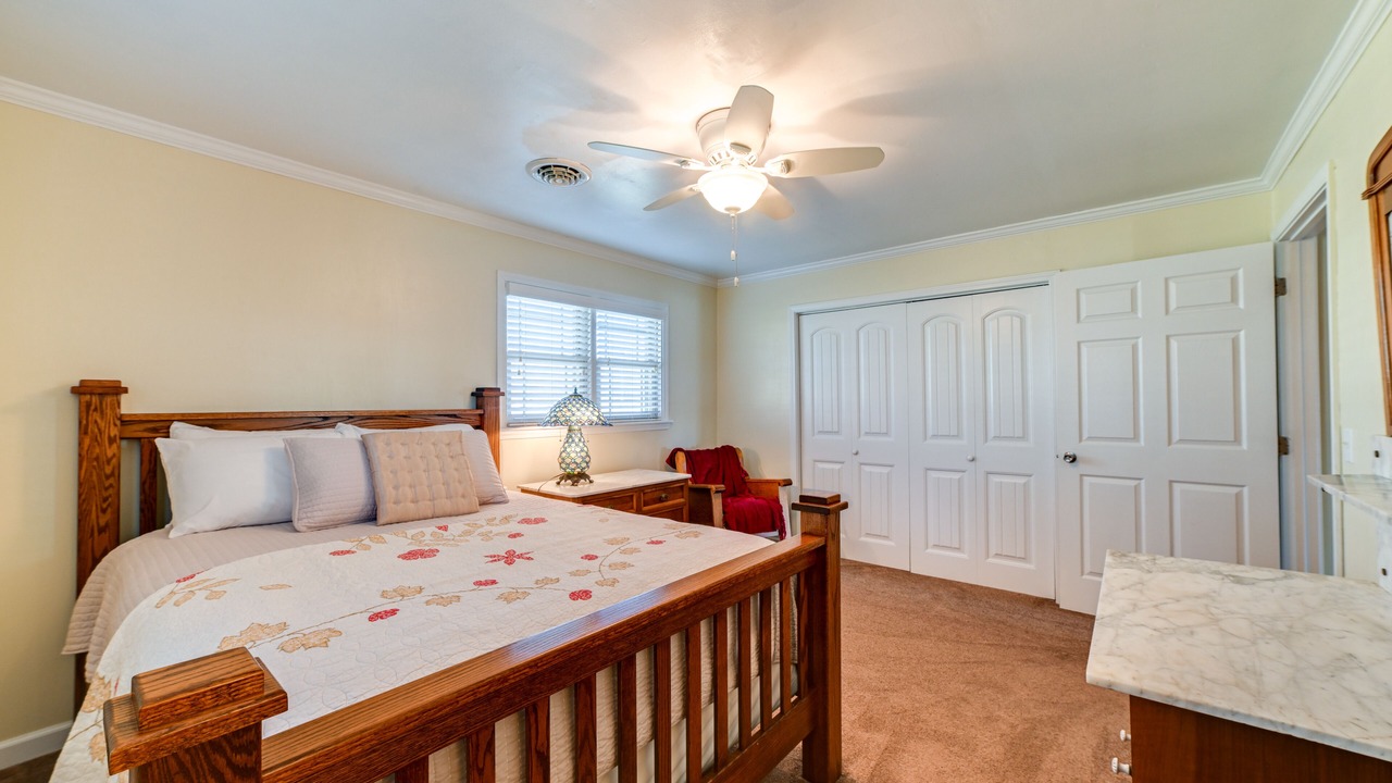 Photo of Bedroom in Cave-in-Rock