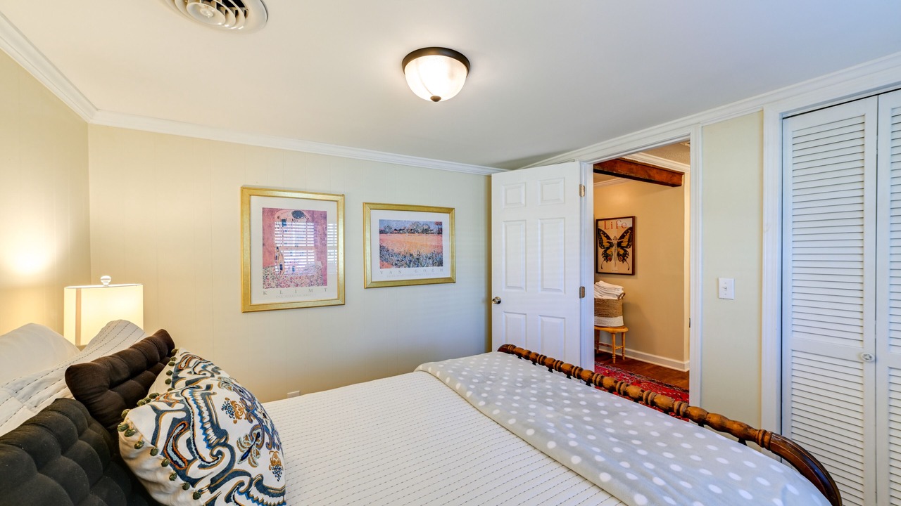 Photo of Bedroom in Cave-in-Rock