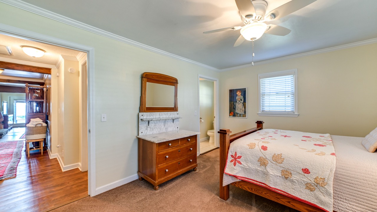 Photo of Bedroom in Cave-in-Rock