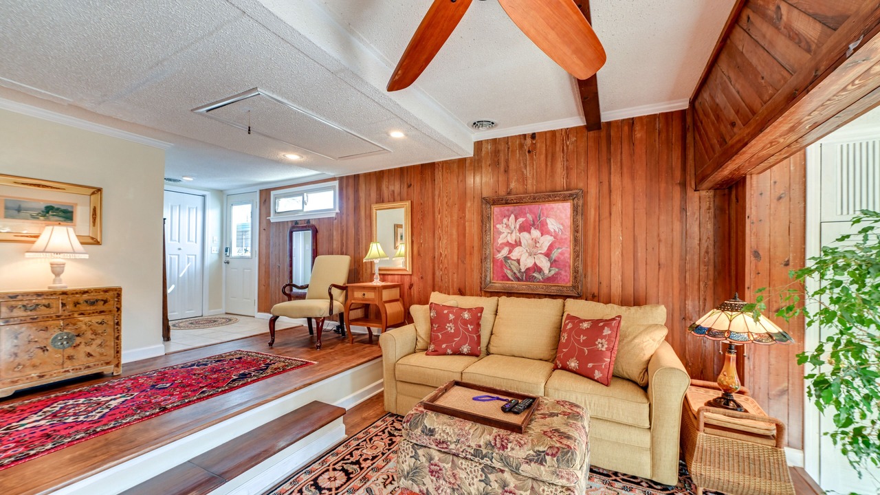 Photo of Livingroom in Cave-in-Rock