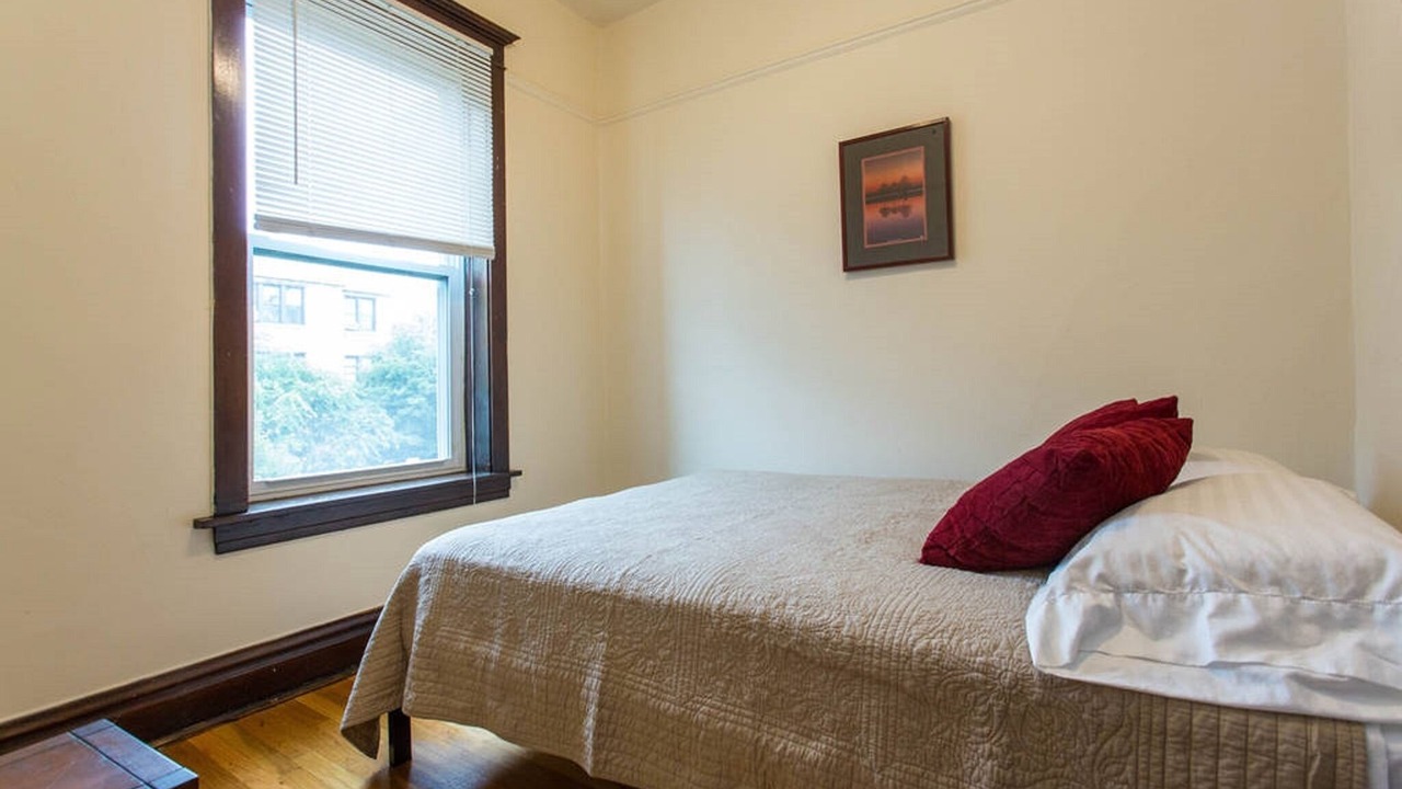 Photo of Bedroom in Lakeview