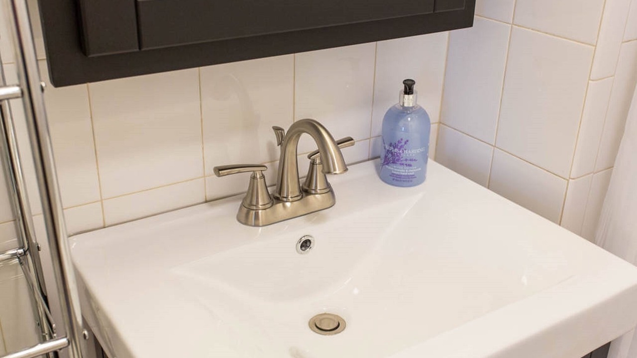 Photo of Bathroom in Lakeview