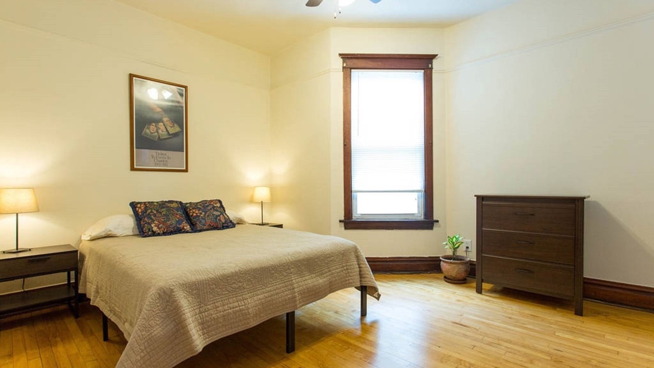 Photo of Bedroom in Lakeview