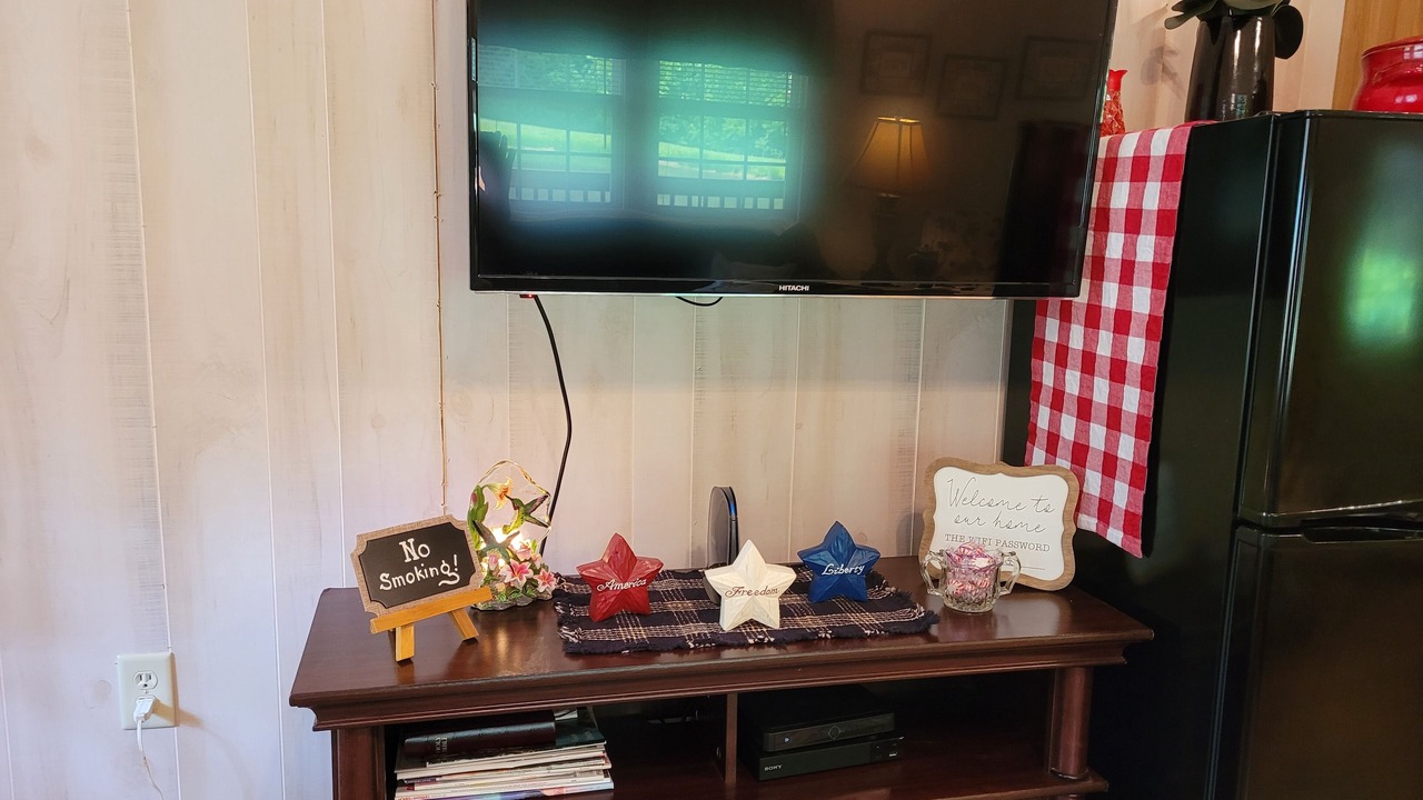 Photo of Livingroom in Buncombe