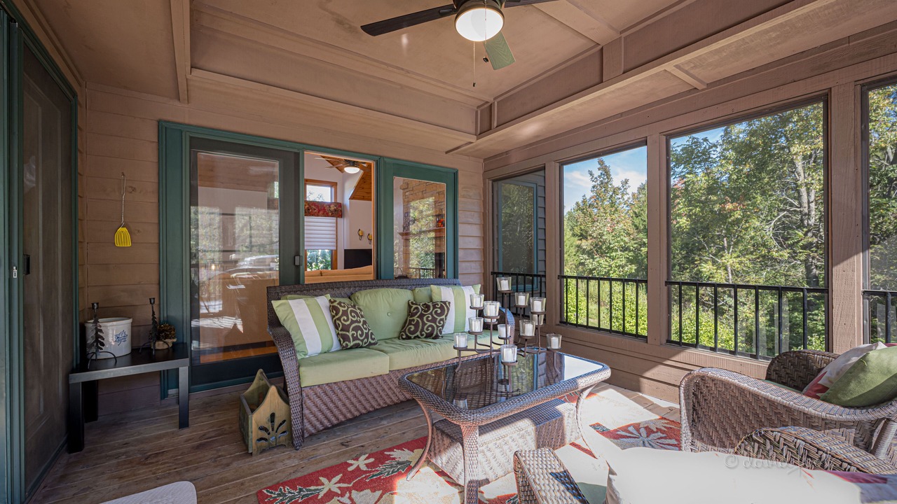 Photo of Livingroom in The Galena Territory