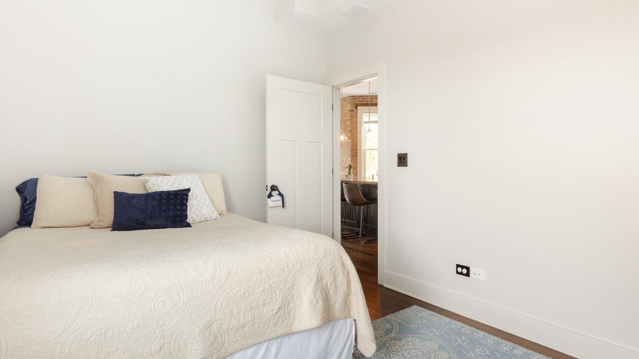 Photo of Bedroom in Rogers Park