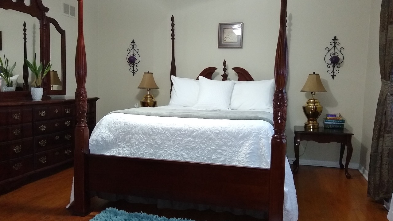 Photo of Bedroom in Evanston