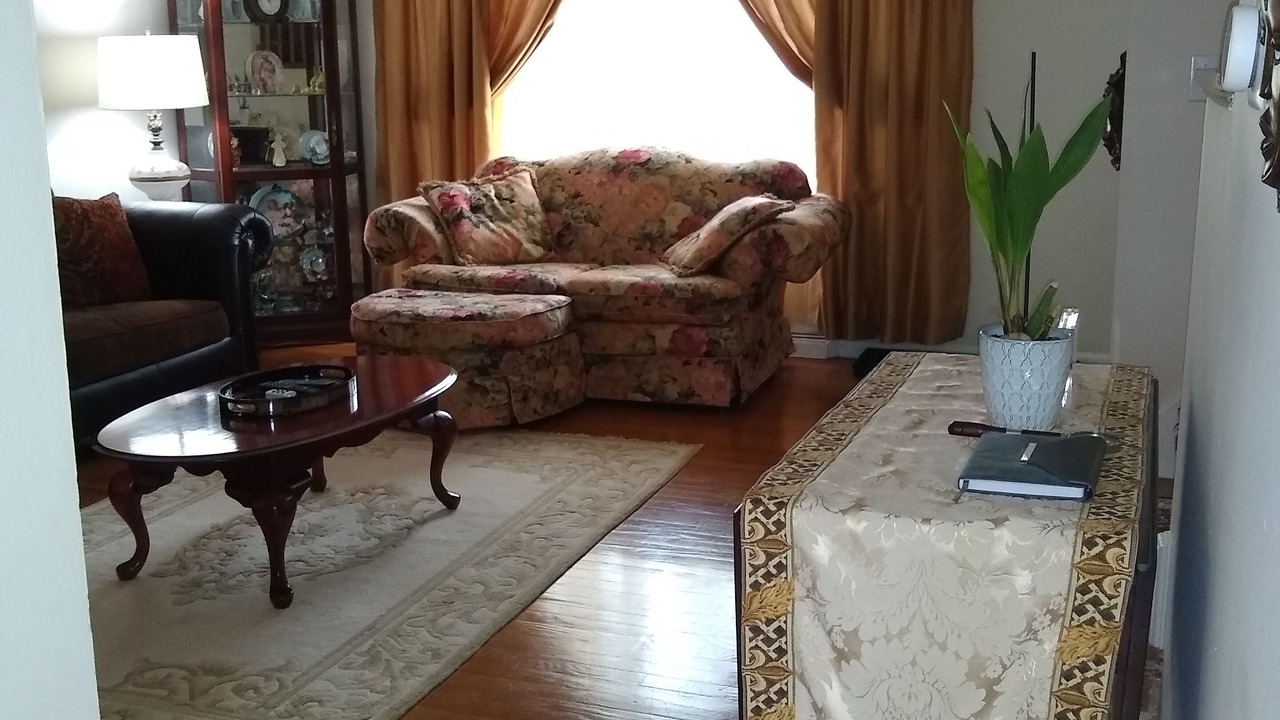 Photo of Livingroom in Evanston