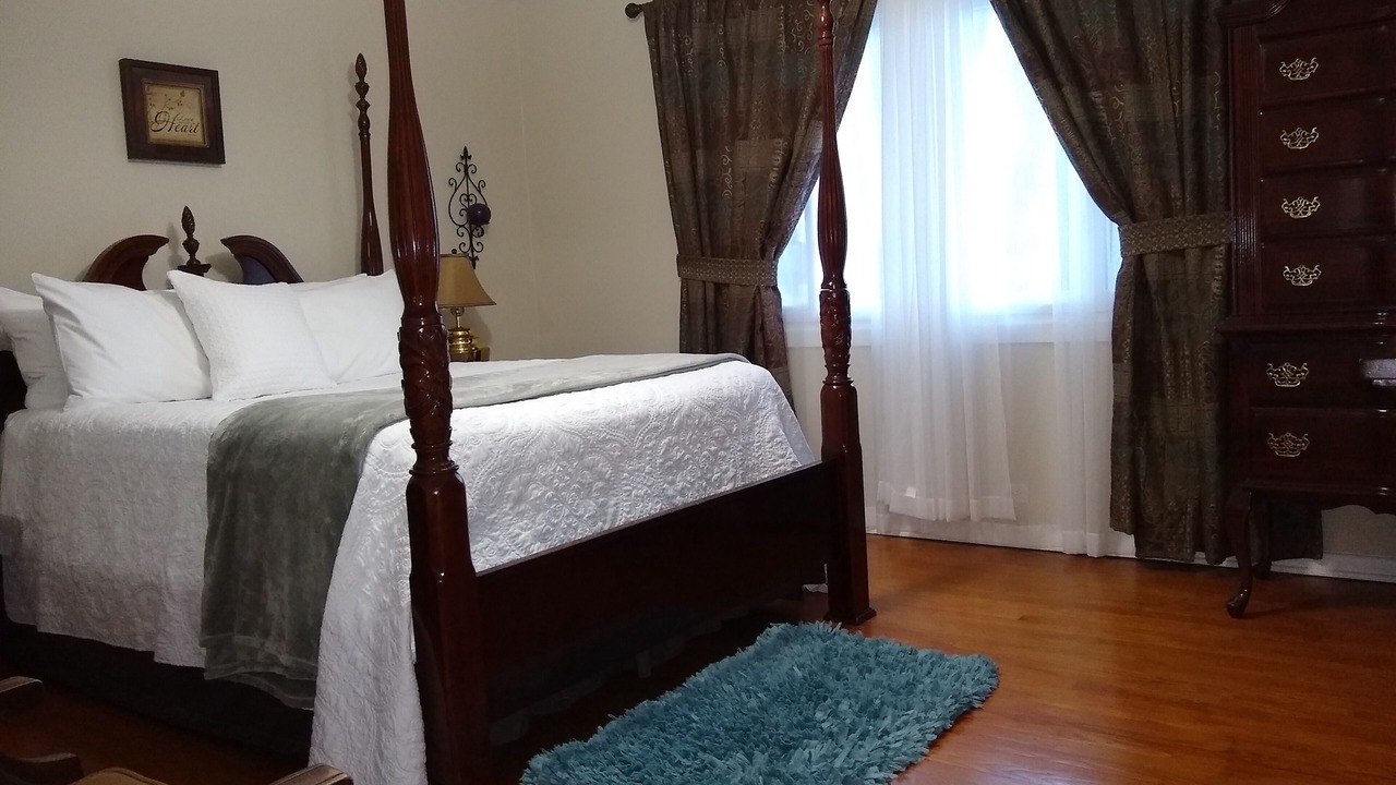 Photo of Bedroom in Evanston