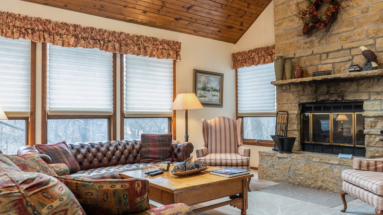 Photo of Livingroom in The Galena Territory