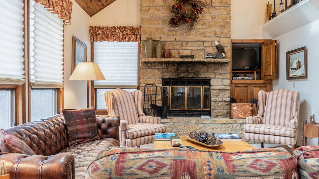 Photo of Livingroom in The Galena Territory