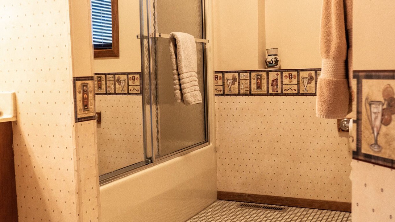 Photo of Bathroom in The Galena Territory