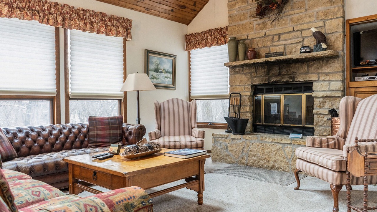 Photo of Livingroom in The Galena Territory