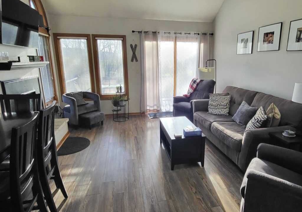 Photo of Livingroom in The Galena Territory