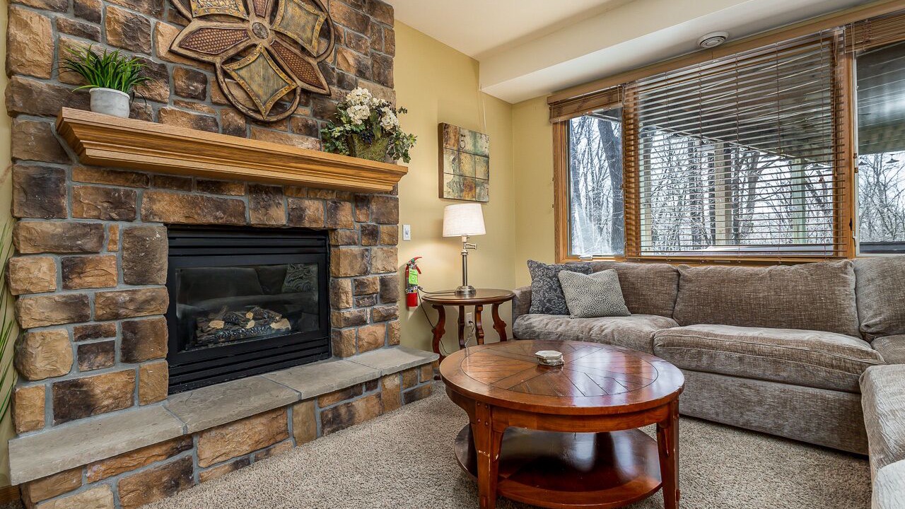 Photo of Livingroom in The Galena Territory