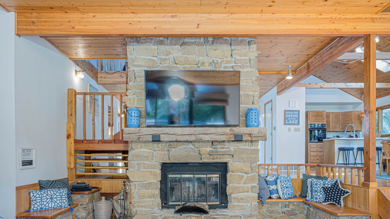 Photo of Livingroom in Apple River