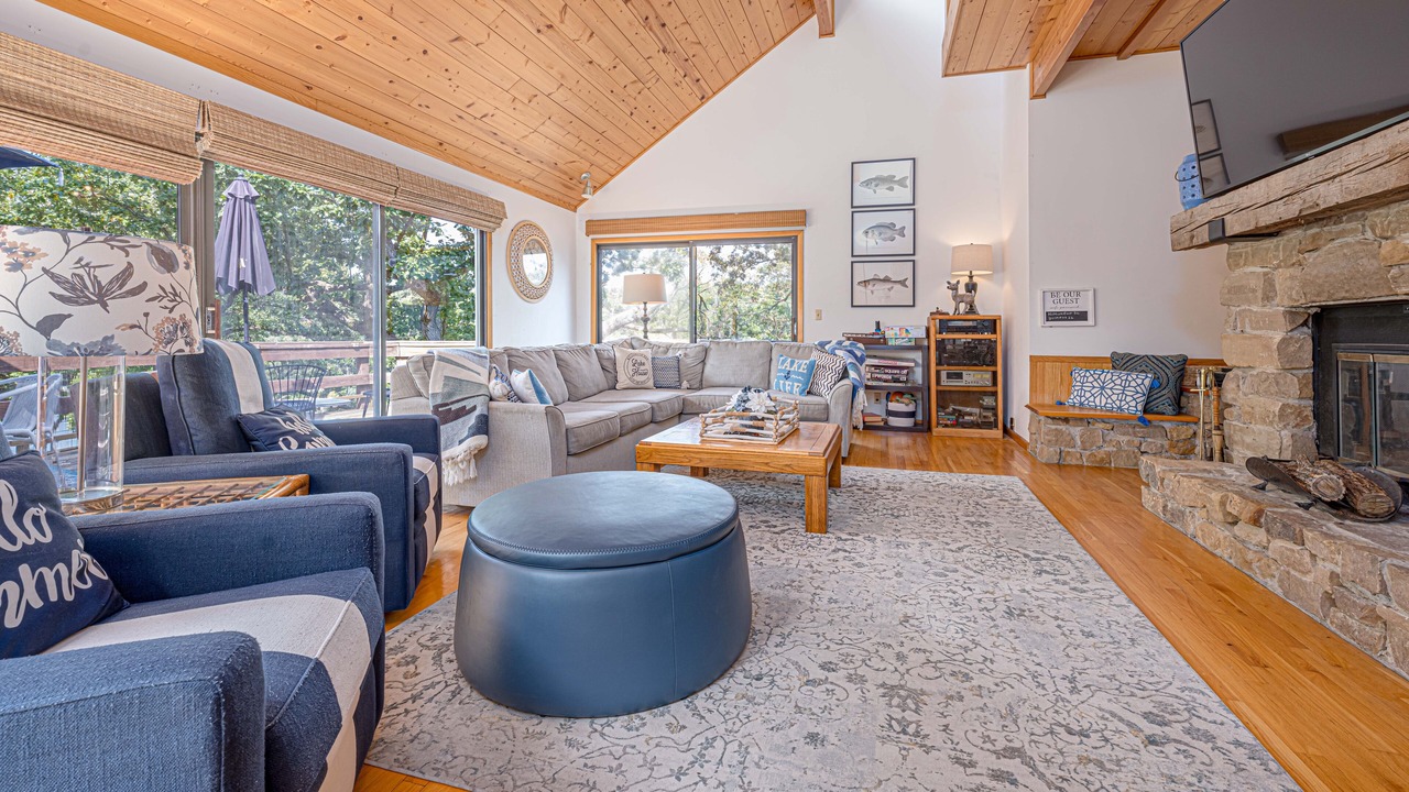 Photo of Livingroom in Apple River