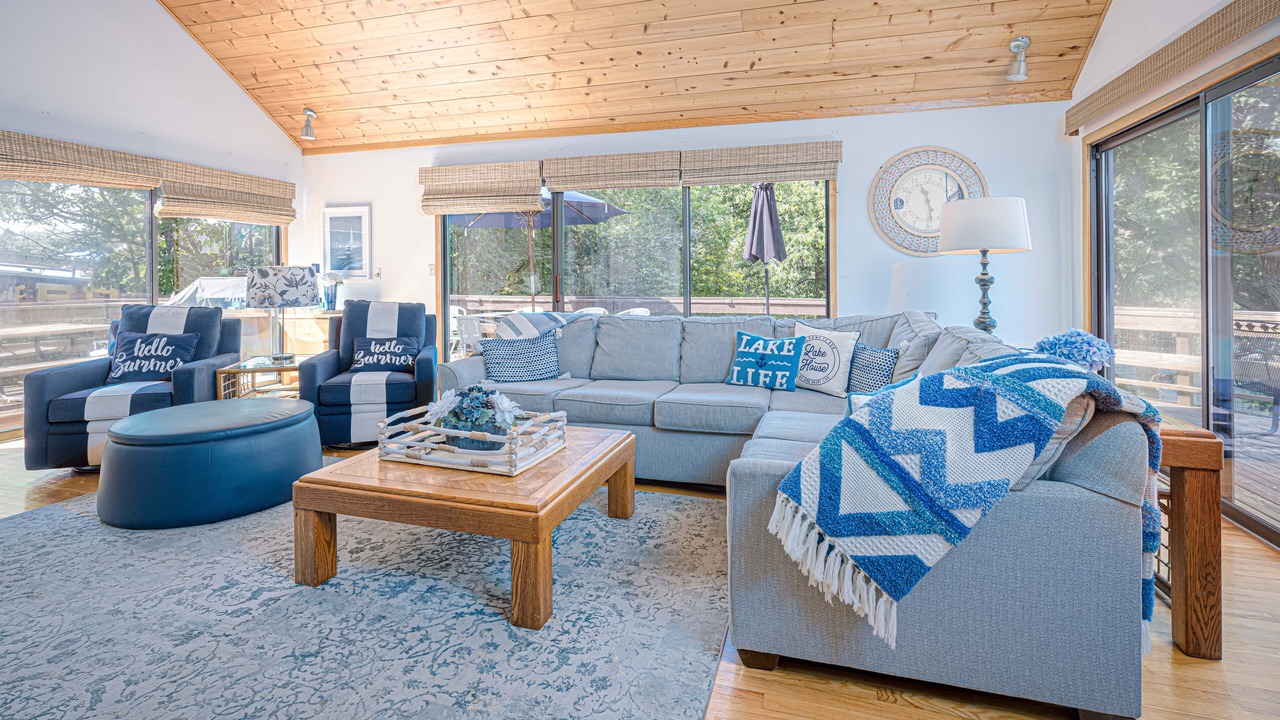 Photo of Livingroom in Apple River
