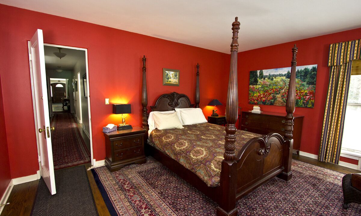 Photo of Bedroom in Lake Villa