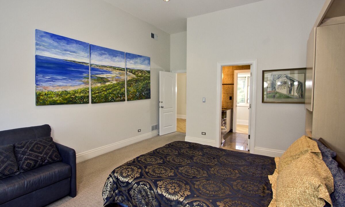 Photo of Bedroom in Lake Villa