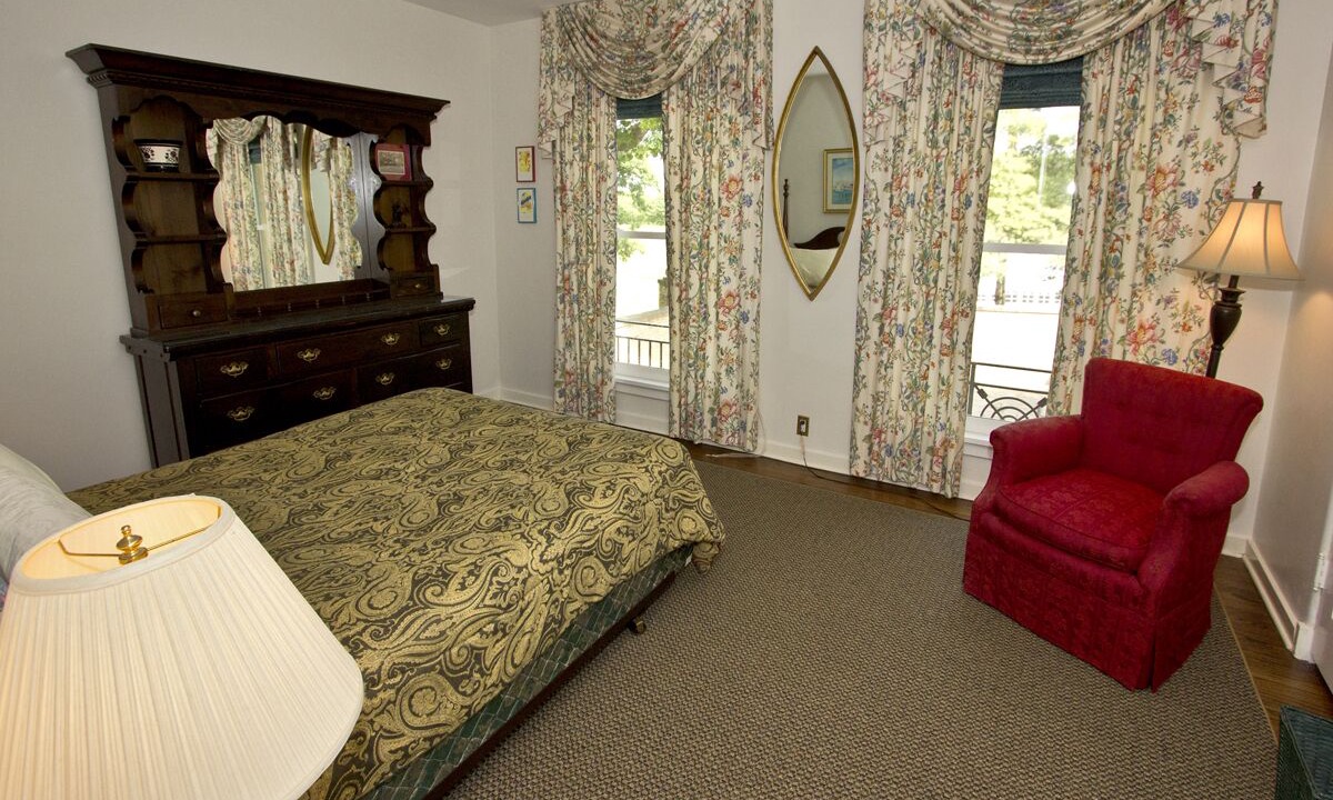 Photo of Bedroom in Lake Villa