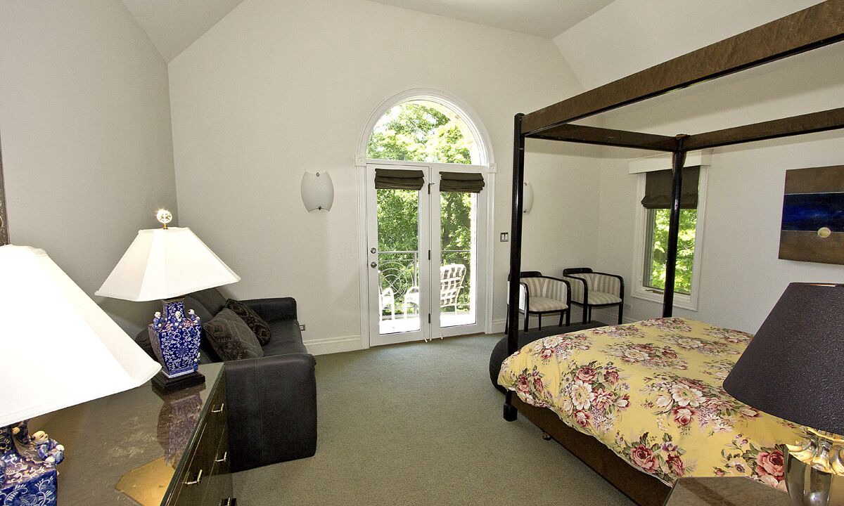 Photo of Bedroom in Lake Villa