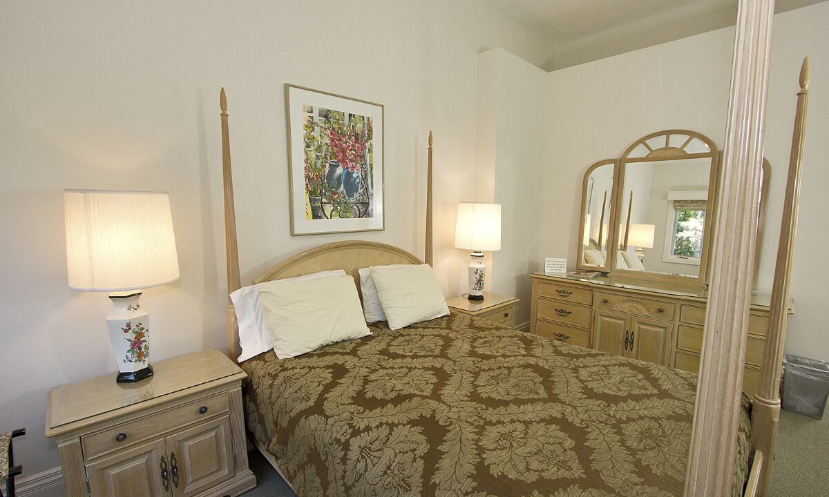 Photo of Bedroom in Lake Villa