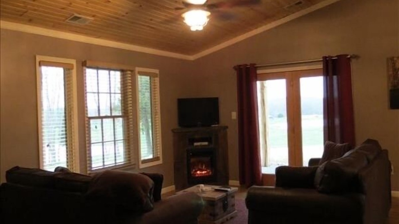Photo of Livingroom in Buncombe