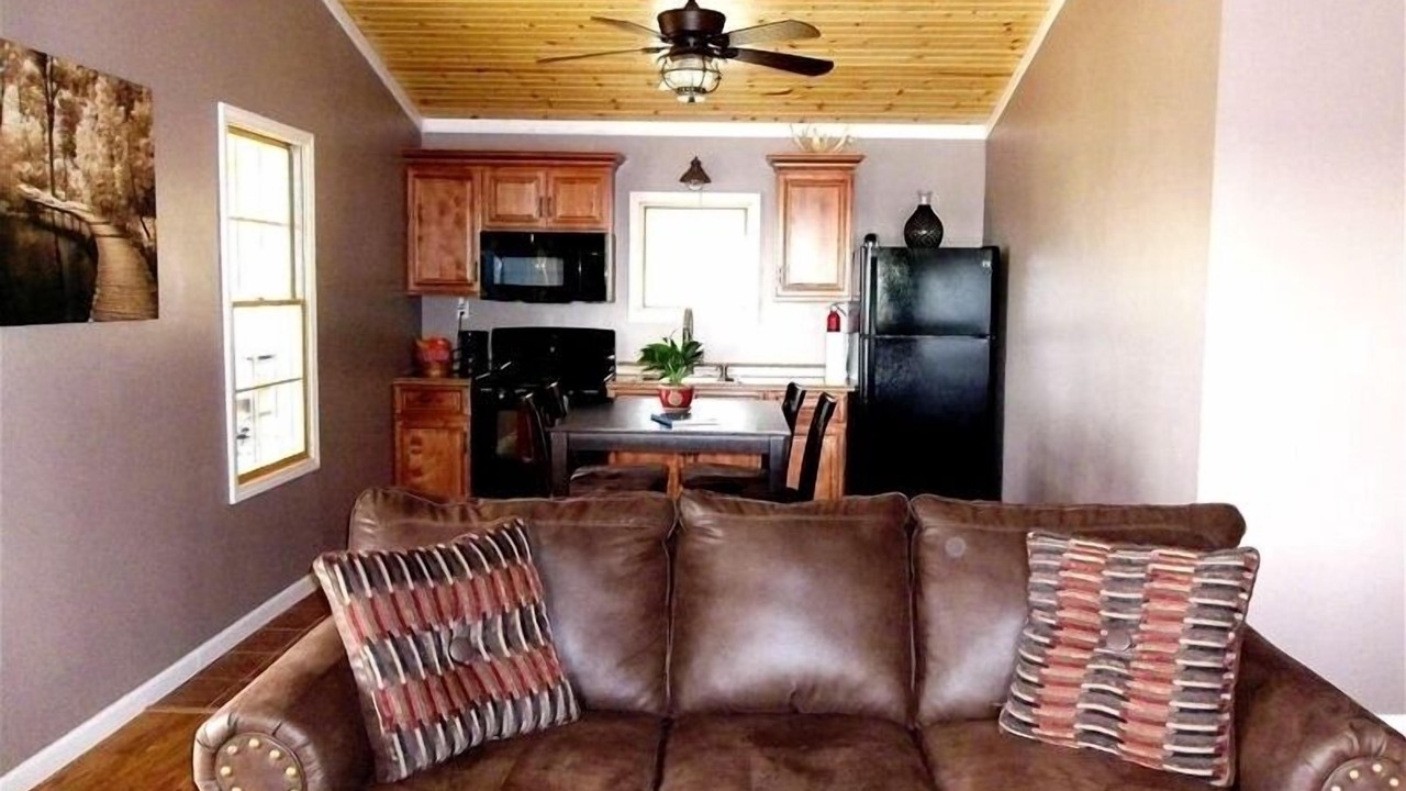 Photo of Livingroom in Buncombe