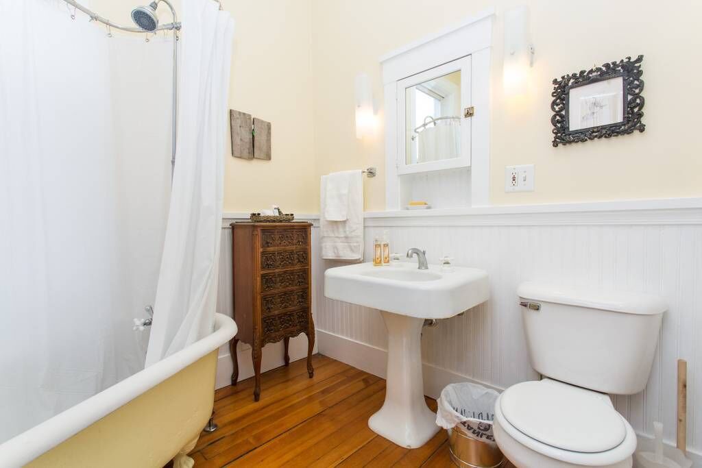 Photo of Bathroom in West Town