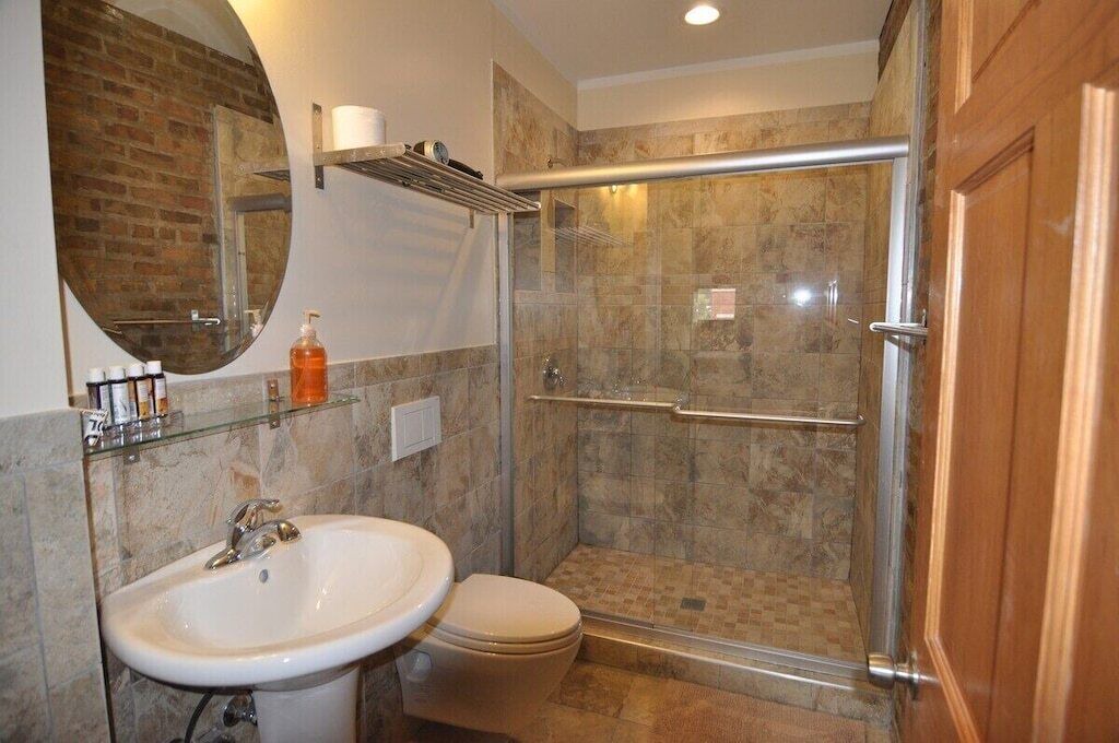 Photo of Bathroom in River North