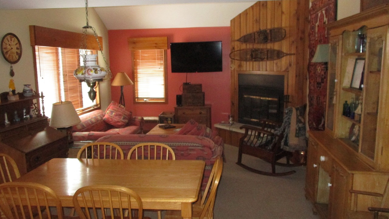 Photo of Livingroom in The Galena Territory