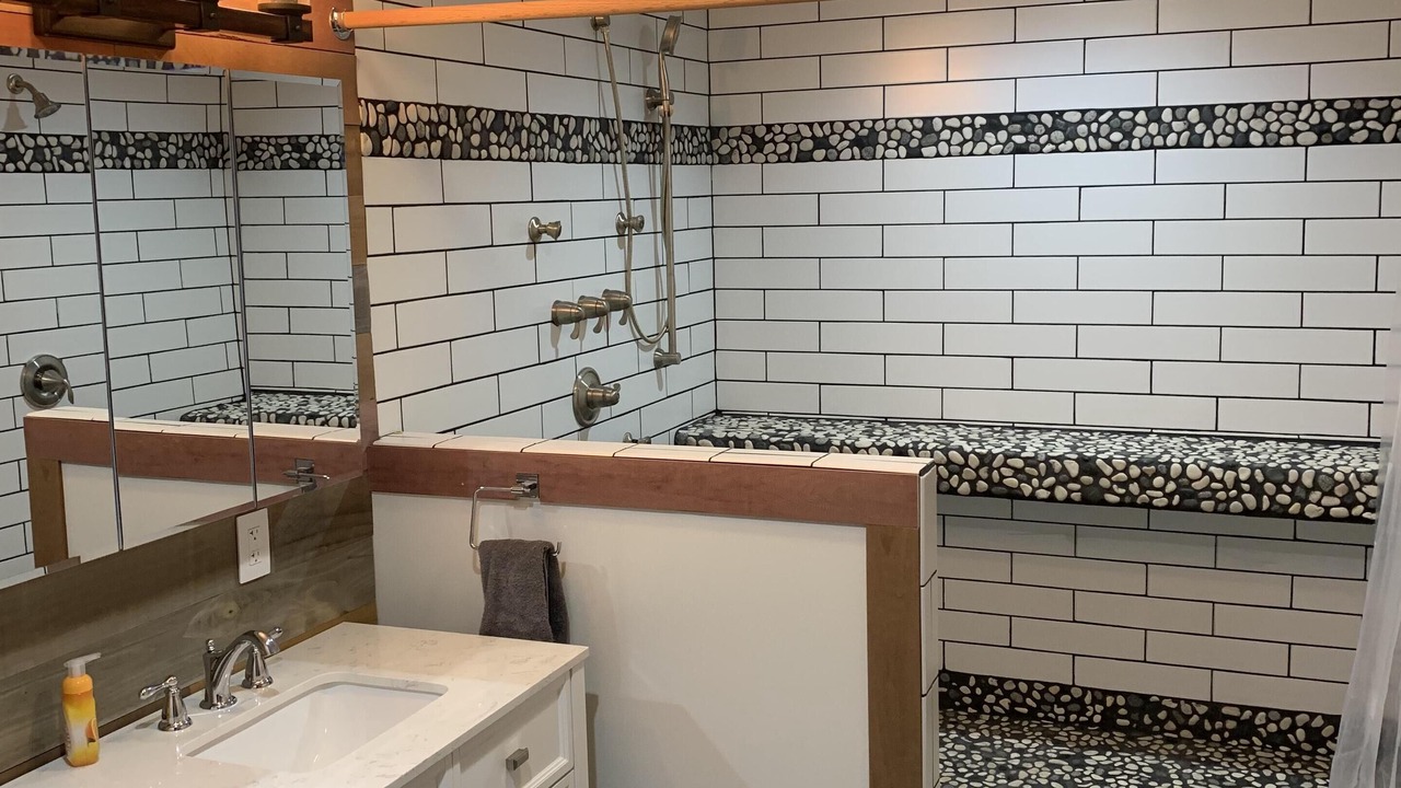 Photo of Bathroom in Girard