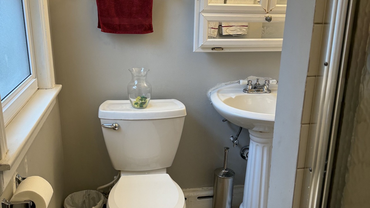 Photo of Bathroom in Jefferson Park