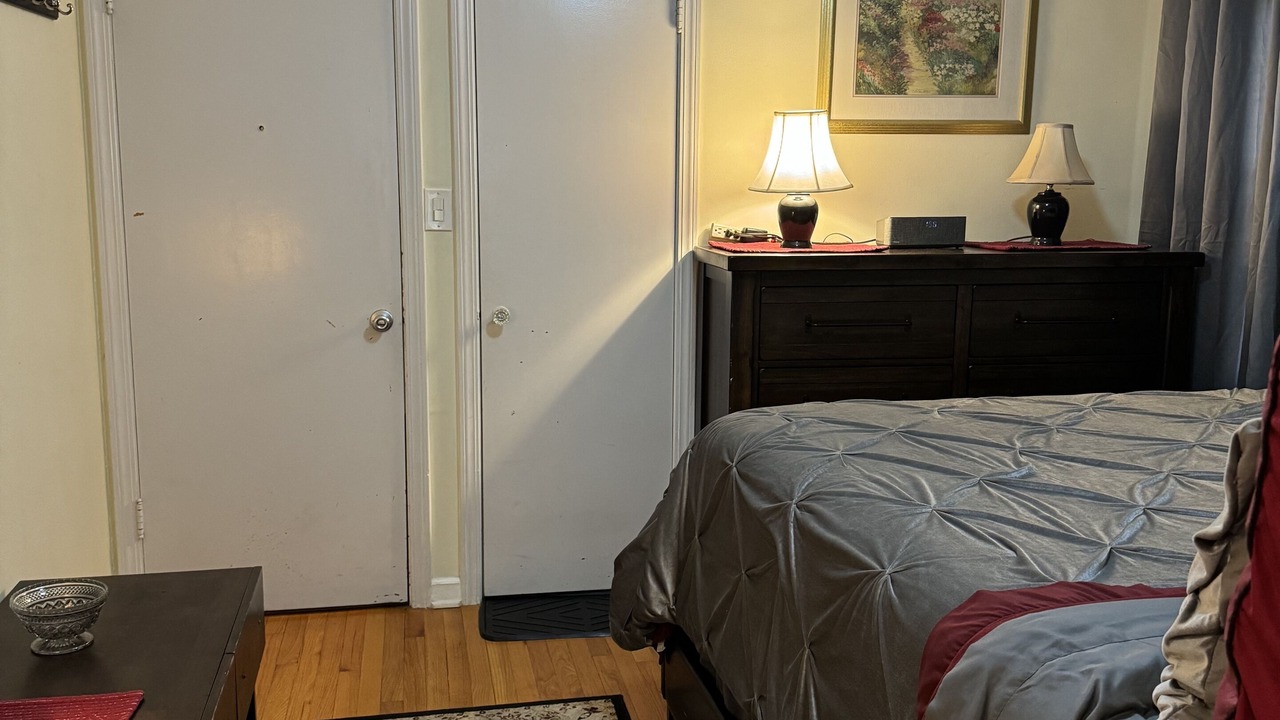 Photo of Bedroom in Jefferson Park