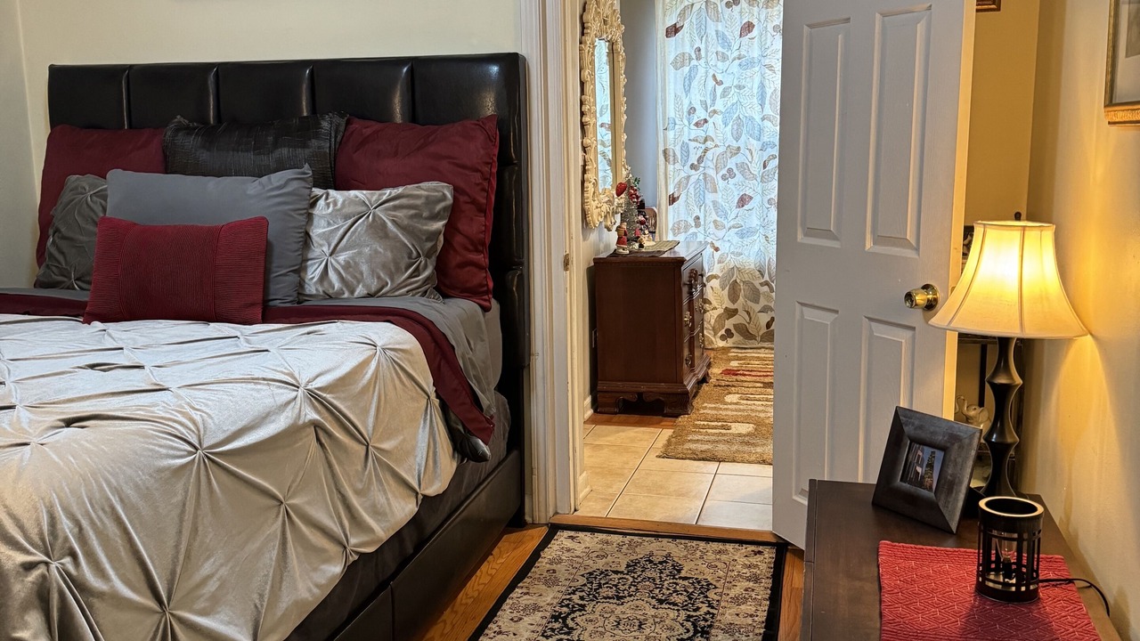 Photo of Bedroom in Jefferson Park