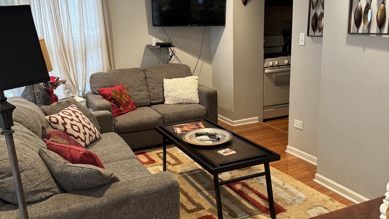 Photo of Livingroom in Jefferson Park