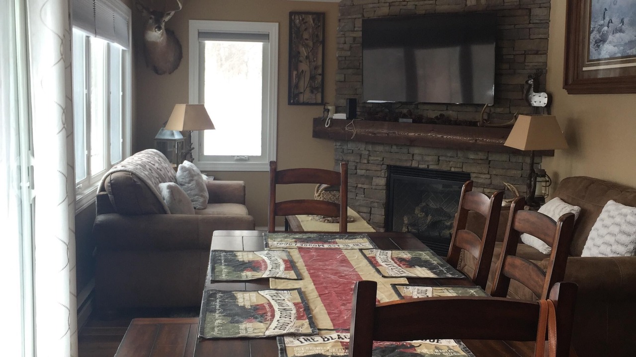 Photo of Livingroom in The Galena Territory