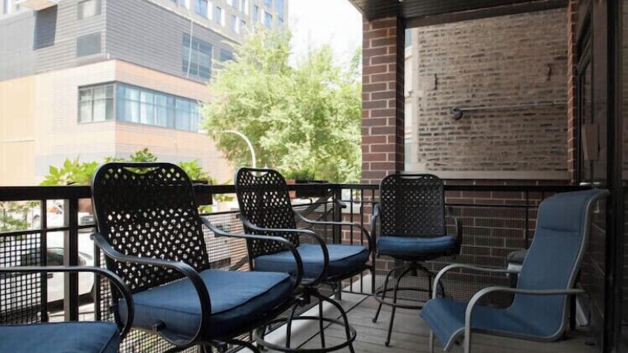 Photo of Outdoor in Lakeview