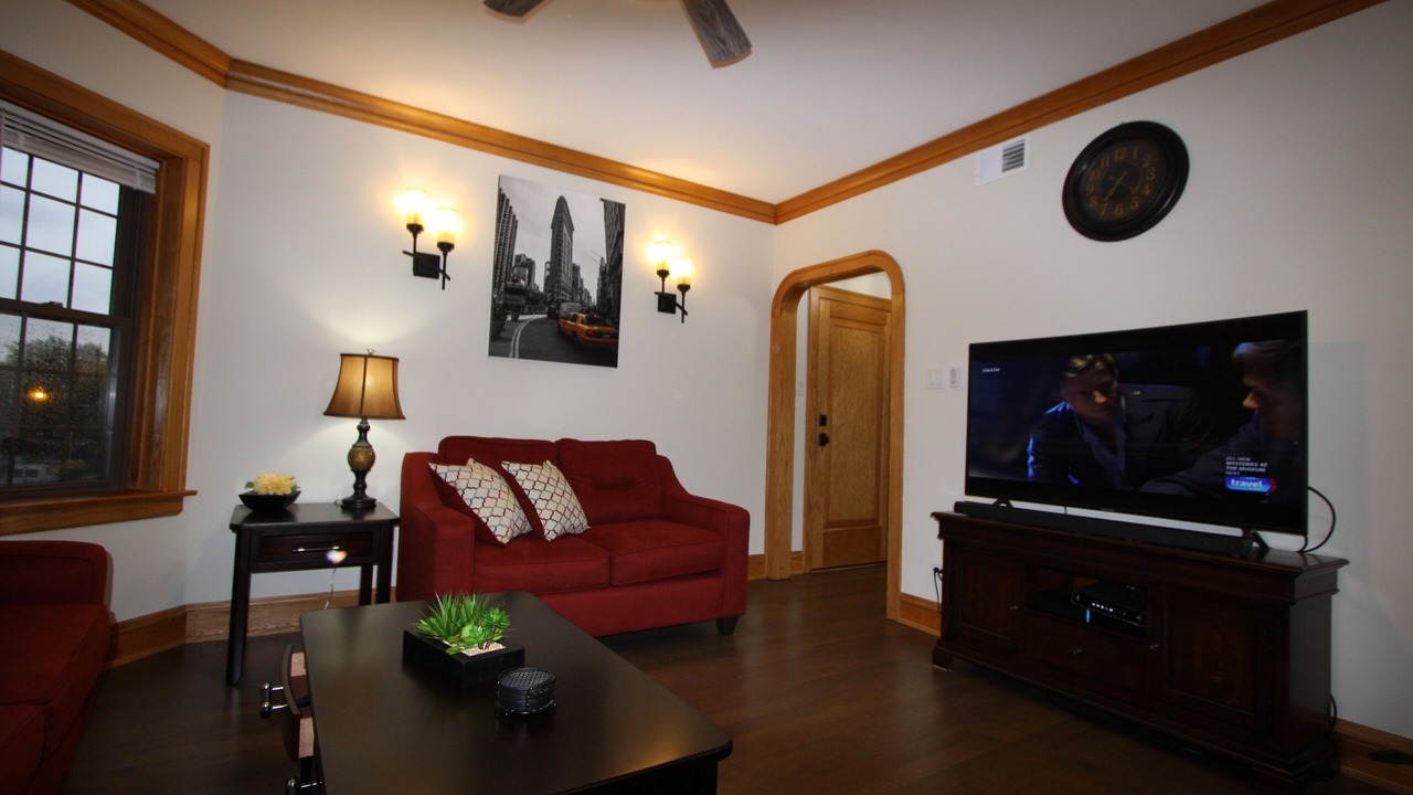 Photo of Livingroom in Jefferson Park